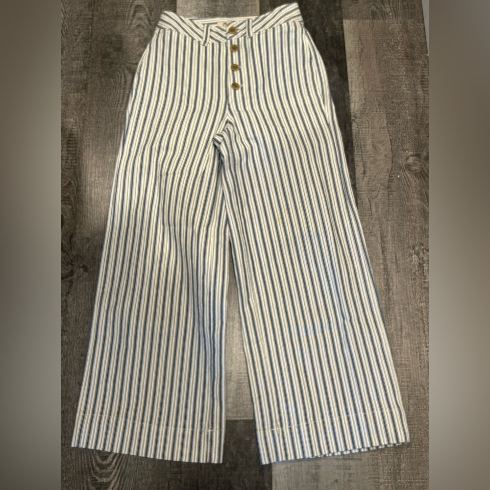 Madewell Emmett Wide-Leg Crop Pants in Stripe: Button-Front Edition - Picture 4 of 5